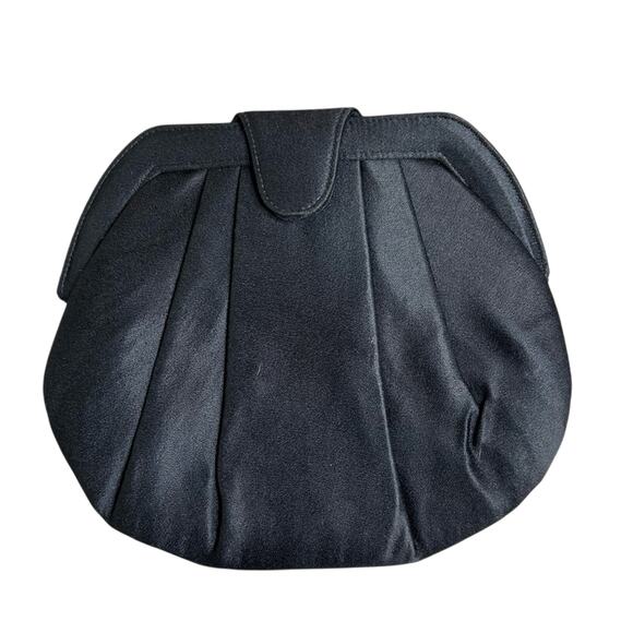 Ande- Vintage - black medium clutch- no chain- clasp- shell shaped- minimalist - Picture 1 of 6